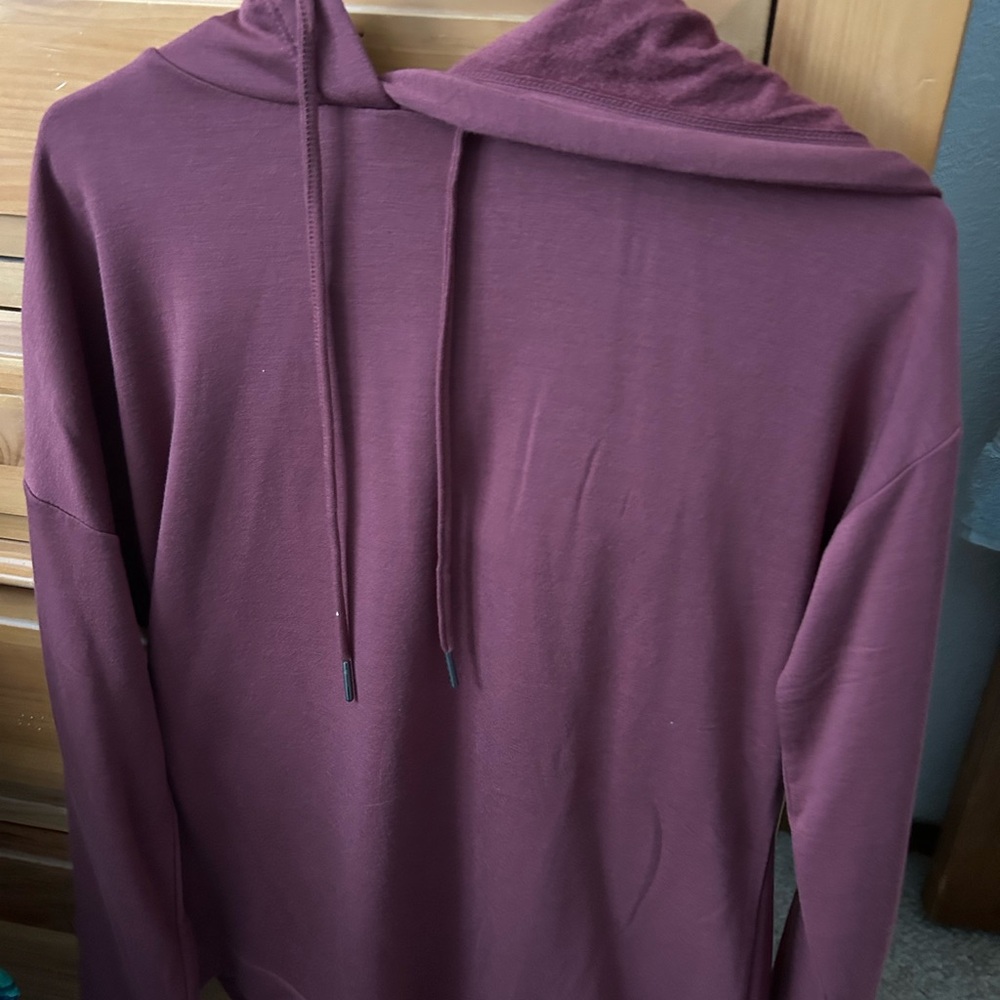 Women’s burgundy Hoodie Sweater